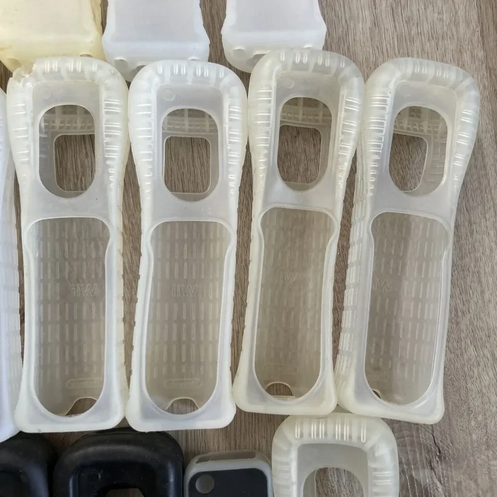 Nintendo Wii Remote Silicone Sleeves Lot of 22 Rubber Gel Cover Black White READ